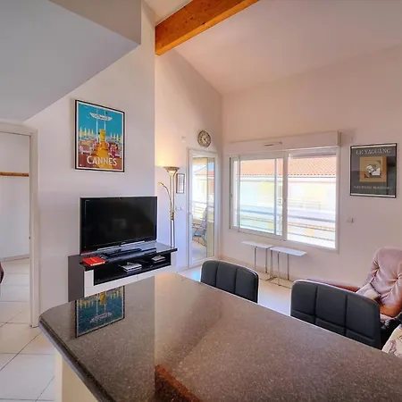 Ref 1766 - Center - For Rent * Κάννες