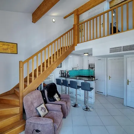 Ref 1766 - Center - For Rent Apartment *